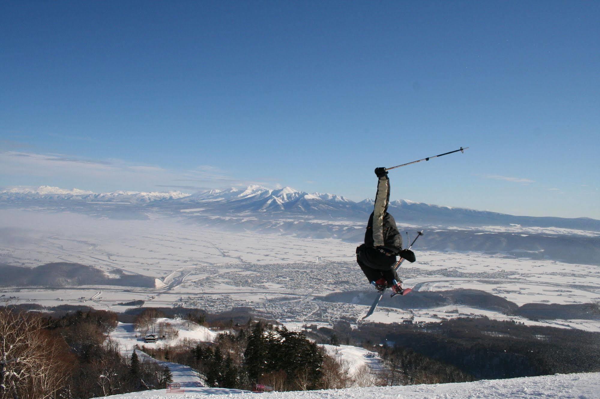 ホテル New Hakuginso 富良野市 エクステリア 写真